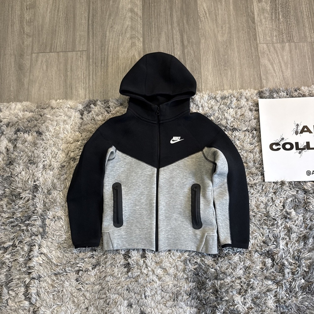 Nike Tech Fleece Zip Up Hoodie Boys Size Medium M Gray & Black Hoodie FD3285-064